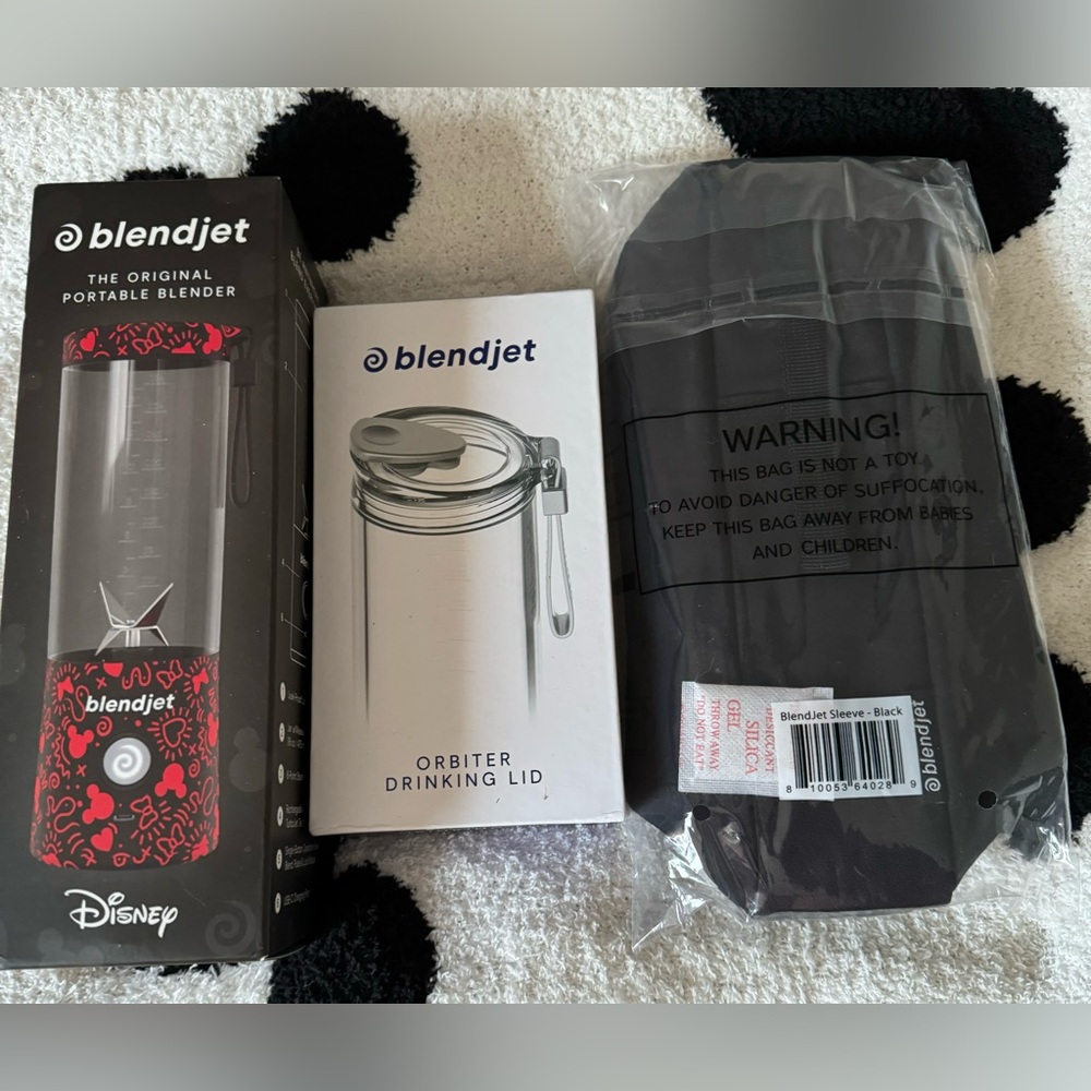 New Disney Blend Jet bundle with lid and sleeve